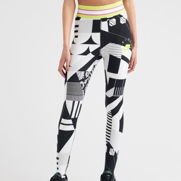 NWT Nike black white abstract Leg-A-See leggings foot  strap xs - Picture 15 of 15